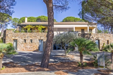 Architect-designed villa with views of the Corbières for sale for 1,144,000&euro; in Aude, Languedoc-Roussillon