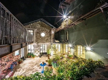 Magnificent restaurant, guest rooms and events for sale for 1,190,000&euro; in Ariège, Midi-Pyrénées