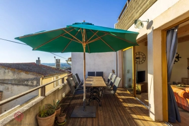 Charming village house with beautiful views of the Pyrenees for sale for 215,000&euro; in Aude, Languedoc-Roussillon