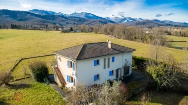 House with pool and panoramic views of the Pyrenees for sale for 325,000&euro; in Ariège, Midi-Pyrénées