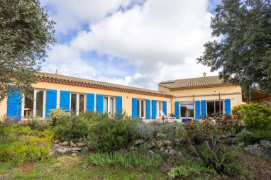 Spacious Family Home with Independent Apartment for sale for 490,000&euro; in Aude, Languedoc-Roussillon