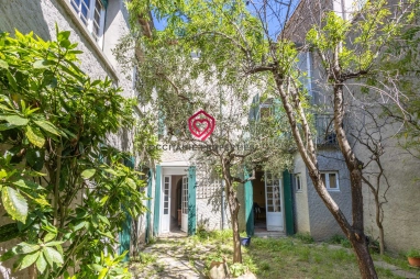 Character house to renovate in the heart of a lively village for sale for 235,000&euro; in Aude, Languedoc-Roussillon