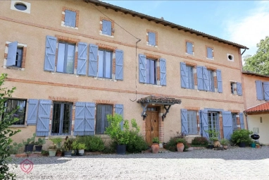 7 Bedroom(s) - 0 m² land for sale in Haut-Garonne, Midi-Pyrénées, France - FrenchPropertyPortal.com 16th century Toulouse house on the Garonne riverbank for sale for 715,000€ in Haut-Garonne, Midi-Pyrénées