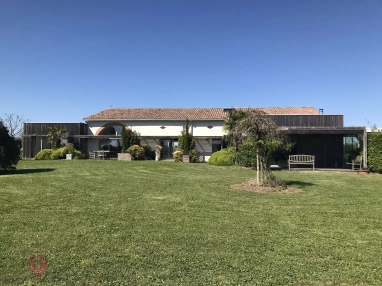 Magnificent architect-designed home with panoramic views and landscaped garden, just 25 minutes from Toulouse. for sale for 990,000&euro; in Haut-Garonne, Midi-Pyrénées
