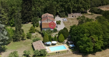 Domaine with 2 houses, 1 apartment, pool and land of 4.5 acres for sale for 925,000&euro; in Ariège, Midi-Pyrénées
