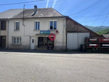 4 bedroom village house with shop front and garage for sale for 165,000&euro; in Ariège, Midi-Pyrénées