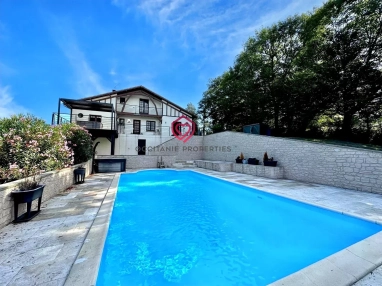 Ready to move in house with mountain views and pool near Marciac for sale for 260,000&euro; in Gers, Midi-Pyrénées