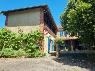 Large house with separate gite on 1.7ha of land for sale for 387,000&euro; in Gers, Midi-Pyrénées