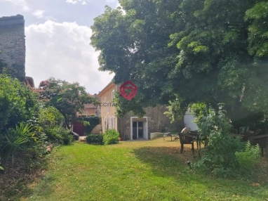 Ecologically renovated spacious city house with annex and garden for sale for 349,000&euro; in Haute-Pyrénées, Midi-Pyrénées
