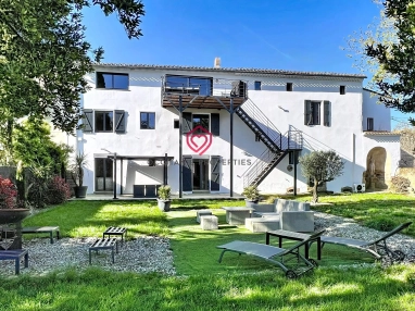 Elegant Townhouse, renovated with Character, Garden, Scenic Views and Three Potential Rental Units in Castelnaudary for sale for 435,000&euro; in Aude, Languedoc-Roussillon