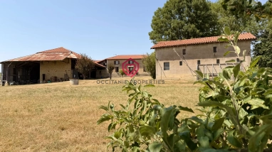 Property with two dwellings and outbuildings on 1.3ha of land for sale for 334,000&euro; in Haut-Garonne, Midi-Pyrénées