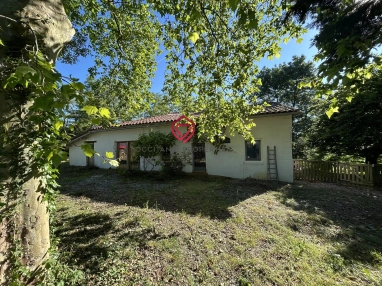 A Peaceful Haven to Reinvent – Detached Villa with 4,779 m² Park and Stunning Pyrenees Views for sale for 181,900&euro; in Haut-Garonne, Midi-Pyrénées