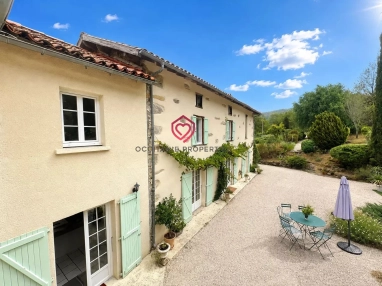 A magnificent, renovated farmhouse operating as a guesthouse for sale for 370,000&euro; in Haut-Garonne, Midi-Pyrénées