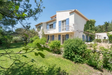 Spacious villa property with swimming pool,  1.504 acres of land, of which 0.457 acres is constructible. for sale for 875,000&euro; in Vaucluse, Provence-Alpes-Côte-d\'Azur