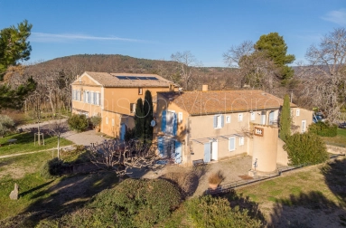 Confidential Sale - Attractive Luberon bastide for sale for 2,690,000&euro; in Vaucluse, Provence-Alpes-Côte-d\'Azur