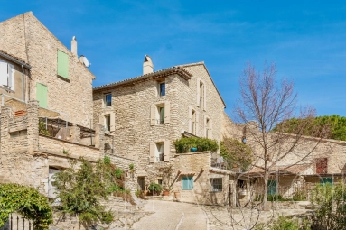 Elegant village house with exceptional views in the heart of Goult for sale for 1,170,000&euro; in Vaucluse, Provence-Alpes-Côte-d\'Azur