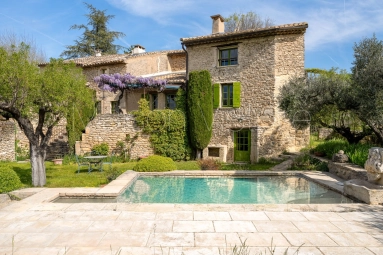 Gorgeous 18th century property with manicured garden. for sale for 1,080,000&euro; in Vaucluse, Provence-Alpes-Côte-d\'Azur