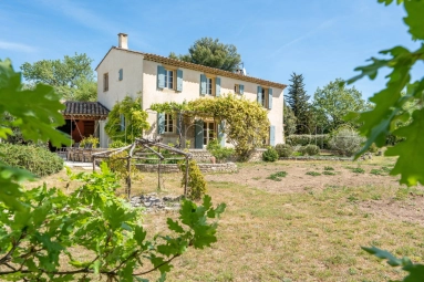 5 Bedroom(s) - 4 Bathroom(s) - 5,520m² land for sale in Vaucluse, Provence-Alpes-Côte-d\'Azur, France - FrenchPropertyPortal.com Beautiful Lacoste farmhouse with pool and fantastic views. for sale for 1,380,000€ in Vaucluse, Provence-Alpes-Côte-d\'Azur