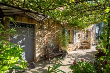 3 Bedroom(s) - 2 Bathroom(s) - 2,000m² land for sale in Vaucluse, Provence-Alpes-Côte-d\'Azur, France - FrenchPropertyPortal.com Charming stone farmhouse in a bucolic setting. for sale for 650,000€ in Vaucluse, Provence-Alpes-Côte-d\'Azur