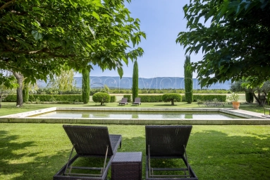 Traditional farmhouse set in wonderful grounds with breathtaking views of the Luberon. for sale for 2,750,000&euro; in Vaucluse, Provence-Alpes-Côte-d\'Azur