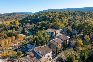 Exceptional village property with guest house, pool, garage and panoramic views for sale for 2,195,000&euro; in Vaucluse, Provence-Alpes-Côte-d\'Azur