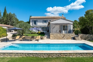 4 Bedroom(s) - 4 Bathroom(s) - 1,775m² land for sale in Vaucluse, Provence-Alpes-Côte-d\'Azur, France - FrenchPropertyPortal.com Elegant bastide-style property with landscaped garden and Luberon views – on the edge of the village. for sale for 1,480,000€ in Vaucluse, Provence-Alpes-Côte-d\'Azur