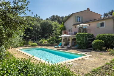 4 Bedroom(s) - 2 Bathroom(s) - 2,806m² land for sale in Vaucluse, Provence-Alpes-Côte-d\'Azur, France - FrenchPropertyPortal.com Charming property with pool and stunning views; walking distance to village. for sale for 730,000€ in Vaucluse, Provence-Alpes-Côte-d\'Azur