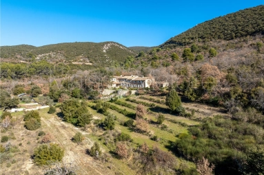6 Bedroom(s) - 3 Bathroom(s) - 20,375m² land for sale in Vaucluse, Provence-Alpes-Côte-d\'Azur, France - FrenchPropertyPortal.com Renovated rural farmhouse in idyllic countryside with peace and views. for sale for 1,390,000€ in Vaucluse, Provence-Alpes-Côte-d\'Azur