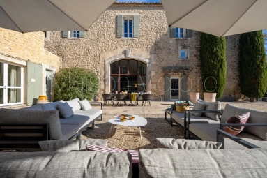 Exquisite Luberon farmhouse with guesthouses, luxury amenities & investment potential. for sale for 2,990,000&euro; in Vaucluse, Provence-Alpes-Côte-d\'Azur