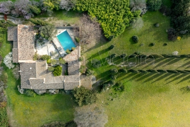 6 Bedroom(s) - 5 Bathroom(s) - 8,767m² land for sale in Vaucluse, Provence-Alpes-Côte-d\'Azur, France - FrenchPropertyPortal.com Elegant 18th Century Provençal Estate with Breathtaking Views of the Luberon. for sale for 1,870,000€ in Vaucluse, Provence-Alpes-Côte-d\'Azur