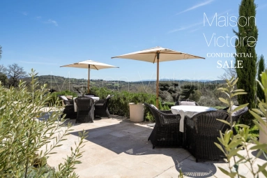 17-acre rural retreat, near Gordes, with breathtaking views. for sale for 2,900,000&euro; in Vaucluse, Provence-Alpes-Côte-d\'Azur