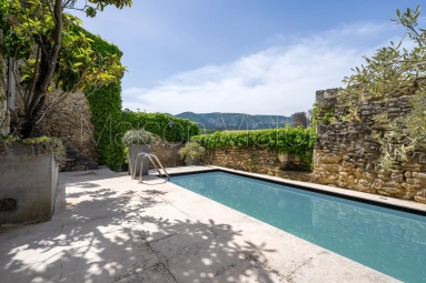 5 Bedroom(s) - 3 Bathroom(s) - 350m² land for sale in Vaucluse, Provence-Alpes-Côte-d\'Azur, France - FrenchPropertyPortal.com Alluring village house with pool and spectacular views. for sale for 1,890,000€ in Vaucluse, Provence-Alpes-Côte-d\'Azur