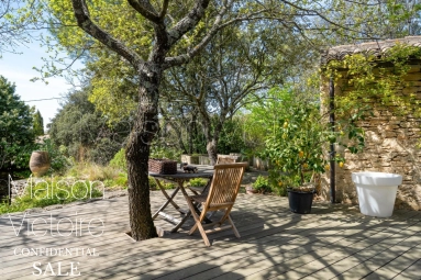3 Bedroom(s) - 3 Bathroom(s) - 3,797m² land for sale in Vaucluse, Provence-Alpes-Côte-d\'Azur, France - FrenchPropertyPortal.com Elegant Stone Property with Swimming Pool and Olive Grove. for sale for 1,700,000€ in Vaucluse, Provence-Alpes-Côte-d\'Azur