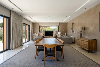 5 Bedroom(s) - 4 Bathroom(s) - 1,900m² land for sale in Vaucluse, Provence-Alpes-Côte-d\'Azur, France - FrenchPropertyPortal.com Bright and spacious modern villa with panoramic views on the edge of a village. for sale for 1,295,000€ in Vaucluse, Provence-Alpes-Côte-d\'Azur