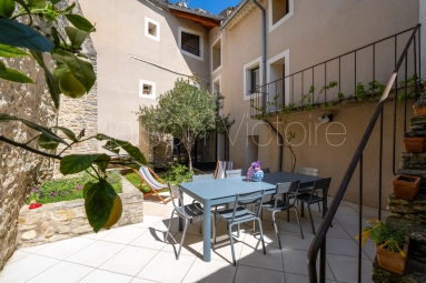 Charming village house, in the heart of Lagnes. for sale for 490,000&euro; in Vaucluse, Provence-Alpes-Côte-d\'Azur
