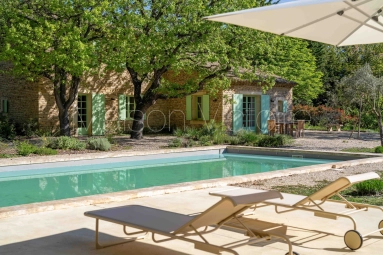 Stone property with lavender field and Luberon views. for sale for 890,000&euro; in Vaucluse, Provence-Alpes-Côte-d\'Azur