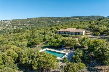 4 Bedroom(s) - 3 Bathroom(s) - 1m² land for sale in Vaucluse, Provence-Alpes-Côte-d\'Azur, France - FrenchPropertyPortal.com Exceptional property with panoramic views, in the heart of the Provençal garrigue. for sale for 1,650,000€ in Vaucluse, Provence-Alpes-Côte-d\'Azur
