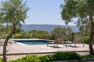 Renovated hilltop stone property with magnificent views. for sale for 2,890,000&euro; in Vaucluse, Provence-Alpes-Côte-d\'Azur