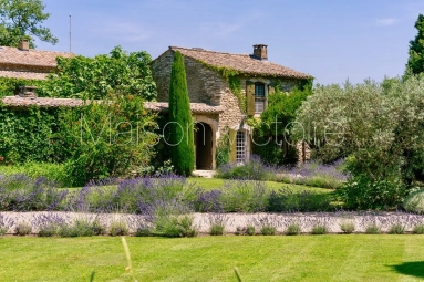 11 Bedroom(s) - 10 Bathroom(s) - 44,887m² land for sale in Vaucluse, Provence-Alpes-Côte-d\'Azur, France - FrenchPropertyPortal.com Remarkable Luberon estate with bastide, guest houses & 11 acres of landscaped grounds. for sale for 13,500,000€ in Vaucluse, Provence-Alpes-Côte-d\'Azur