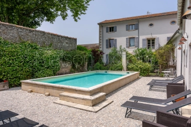 11 Bedroom(s) - 9 Bathroom(s) - 1,473m² land for sale in Vaucluse, Provence-Alpes-Côte-d\'Azur, France - FrenchPropertyPortal.com Striking bastide property with excellent rental and business potential. for sale for 1,390,000€ in Vaucluse, Provence-Alpes-Côte-d\'Azur