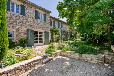 Pretty stone farmhouse with walled garden and pool. for sale for 835,000&euro; in Vaucluse, Provence-Alpes-Côte-d\'Azur