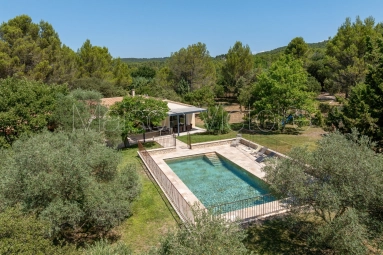 Single-storey stone house with large garden and pool. for sale for 765,000&euro; in Vaucluse, Provence-Alpes-Côte-d\'Azur