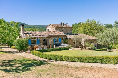 Charming stone house in idyllic rural location with beautiful views. for sale for 1,175,000&euro; in Vaucluse, Provence-Alpes-Côte-d\'Azur