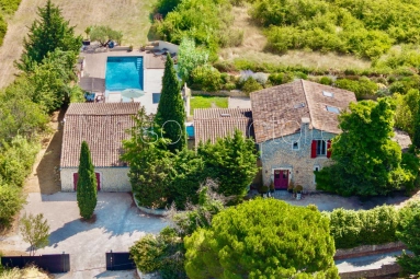 5 Bedroom(s) - 5 Bathroom(s) - 4,308m² land for sale in Vaucluse, Provence-Alpes-Côte-d\'Azur, France - FrenchPropertyPortal.com Authentic property with heated pool and gorgeous views; walk to village. for sale for 1,490,000€ in Vaucluse, Provence-Alpes-Côte-d\'Azur