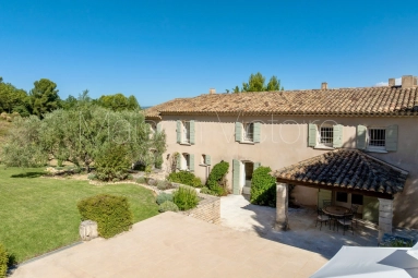 5 Bedroom(s) - 4 Bathroom(s) - 8,153m² land for sale in Vaucluse, Provence-Alpes-Côte-d\'Azur, France - FrenchPropertyPortal.com Magnificent provencal bastide with breathtaking views over the Luberon valley to the Mont Ventoux. for sale for 1,495,000€ in Vaucluse, Provence-Alpes-Côte-d\'Azur