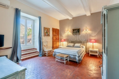 7 Bedroom(s) - 6 Bathroom(s) - 120m² land for sale in Vaucluse, Provence-Alpes-Côte-d\'Azur, France - FrenchPropertyPortal.com Village house with terrific potential, with courtyard garden, rooftop terraces and fantastic volumes. for sale for 1,600,000€ in Vaucluse, Provence-Alpes-Côte-d\'Azur