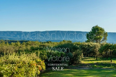 9 Bedroom(s) - 6 Bathroom(s) - 28,266m² land for sale in Vaucluse, Provence-Alpes-Côte-d\'Azur, France - FrenchPropertyPortal.com Exceptional Luberon retreat with unrivalled panoramic views. for sale for 6,800,000€ in Vaucluse, Provence-Alpes-Côte-d\'Azur