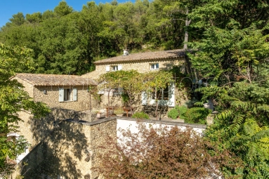 Hideaway with great panoramic view of the Luberon, in the heart of Ménerbes' countryside. for sale for 1,195,000&euro; in Vaucluse, Provence-Alpes-Côte-d\'Azur