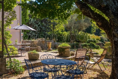 3 Bedroom(s) - 2 Bathroom(s) - 2,616m² land for sale in Vaucluse, Provence-Alpes-Côte-d\'Azur, France - FrenchPropertyPortal.com Elegant home with preserved Provençal character on the edge of Venasque. for sale for 735,000€ in Vaucluse, Provence-Alpes-Côte-d\'Azur