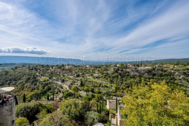 Elegant historic property combining charm and profitability in Gordes. for sale for 1,200,000&euro; in Vaucluse, Provence-Alpes-Côte-d\'Azur